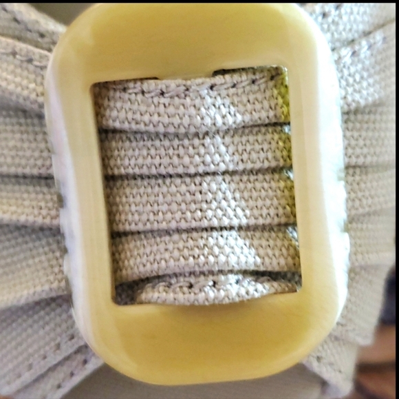 Naturalizer Sandals size 6M Excellent condition beautiful Khaki color fabric - Picture 13 of 15